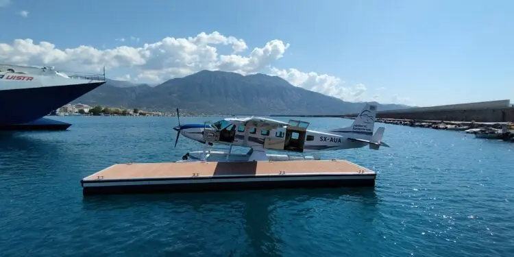 Υδροπλάνο της Hellenic Sepalanes στην προβλήτα της Κυλλήνης