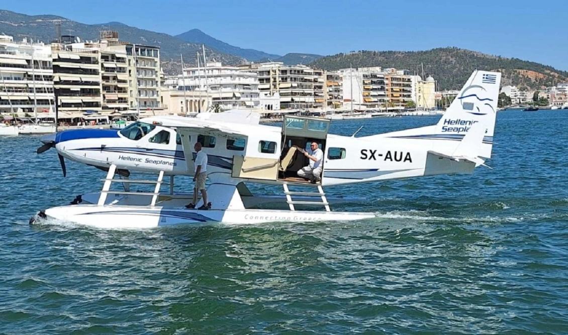 άφιξη του υδροπλάνου της Hellenic Seaplanes στο λιμάνι του Βόλου